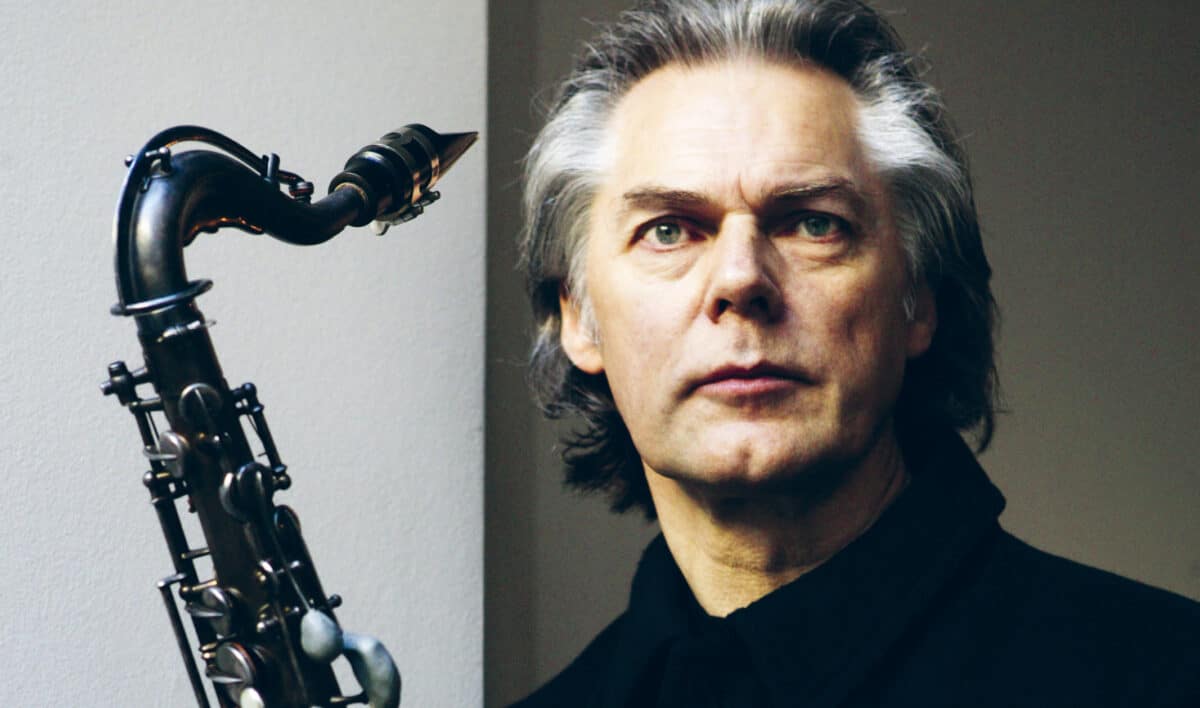 Promofoto Jan Garbarek mit Saxophon für das Jazzfest Bonn 2026 © Aargard