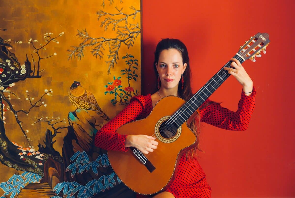 Lau Noah mit Gitarre, Promofoto